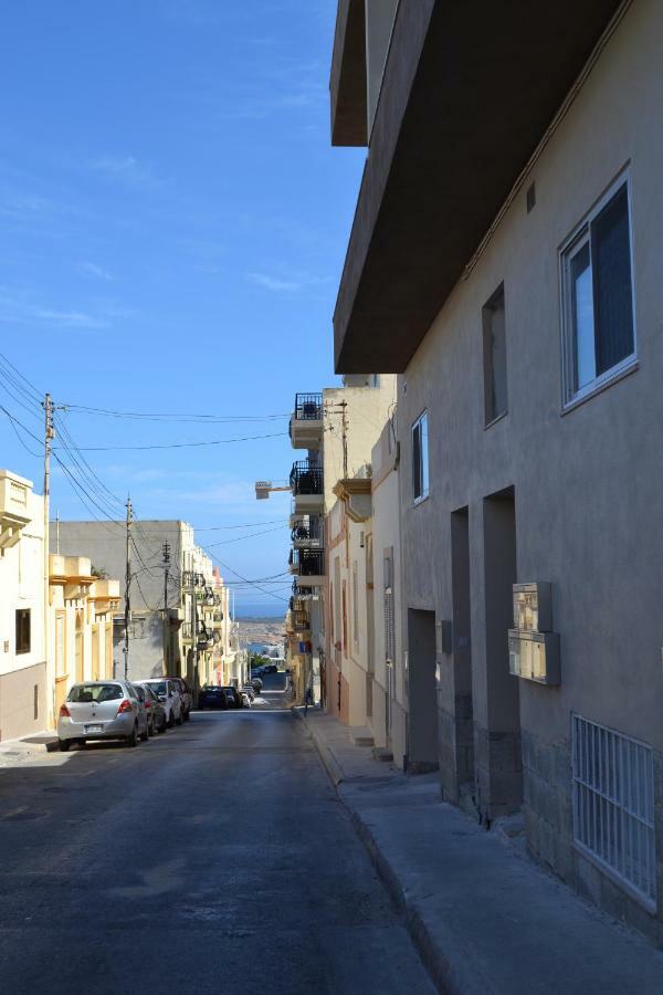 Mellieha Town Centre Bright & Spacious 3 Bedroom Apartment 外观 照片
