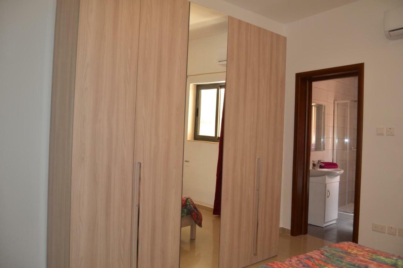 Mellieha Town Centre Bright & Spacious 3 Bedroom Apartment 外观 照片